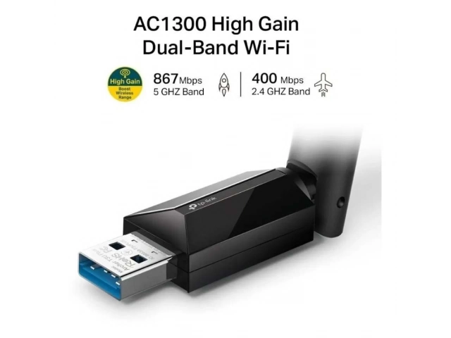 Adaptador WiFi TP-Link Archer T3U Plus AC1300 conectado a una laptop, mejorando la conexión a internet en Uruguay.