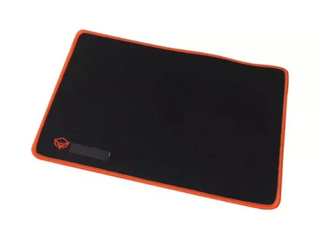 Alfombrilla para mouse del Combo Meetion C500 con superficie de tela y base antideslizante. 