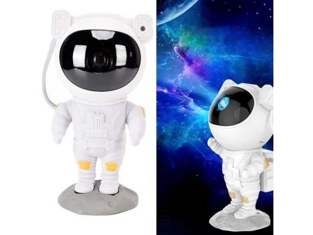 Detalle del proyector astronauta mostrando su diseño y el control remoto para cambiar los efectos de galaxia y estrellas. Disponible en Avlis.