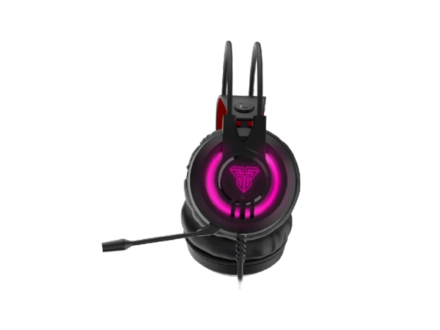 Auricular Fantech Chief II HG20 en uso conectado a PC, mostrando su ergonomía.