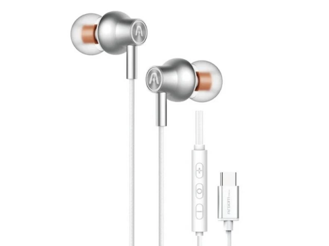 Auriculares Argom Sound Core con conector Tipo C en color blanco, vista frontal.