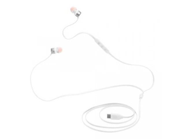Auriculares JBL Tune 310C blancos con conector USB-C, mostrando su cable plano anti-enredos y diseño confortable. Avlis Uruguay.
