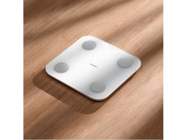 Detalle de la pantalla LED y electrodos de alta precisión de la Balanza Xiaomi S400 para medición de composición corporal.