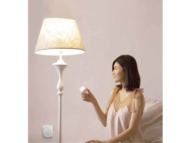 Bombilla inteligente Xiaomi Mi LED Smart Bulb Cálida (E27, 810lm), compatible con Google Assistant y Amazon Alexa. Avlis Uruguay.
