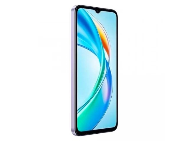 Detalle del sistema de cámaras del Honor X6b Purple, diseñado para capturar buenos momentos.