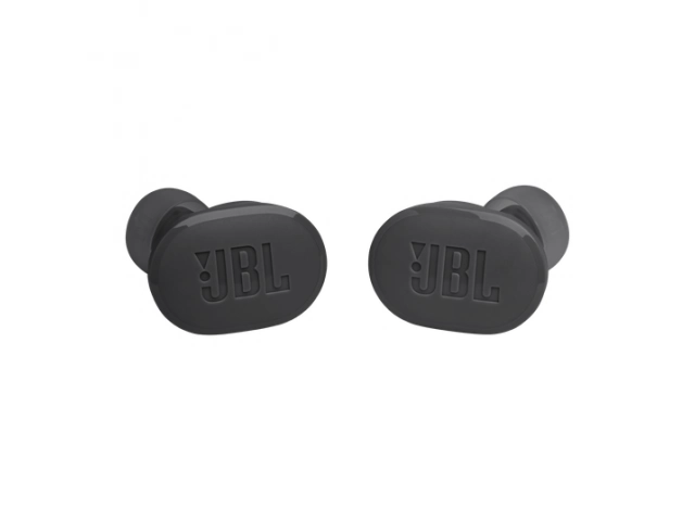 Usuario disfrutando de audio inmersivo con los JBL Tune Buds negros con ANC en Uruguay, comprá en Avlis, San Carlos. 