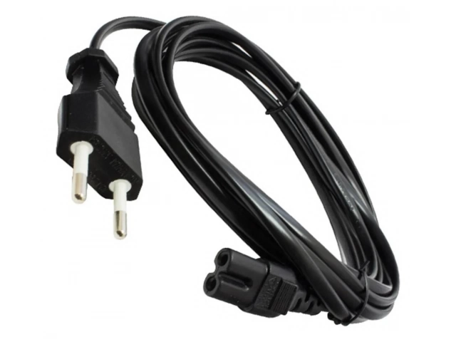 Primer plano del conector Tipo 8 (Figura 8 / IEC C7) del cable de poder, estándar para una amplia gama de equipos electrónicos. Calidad Avlis.