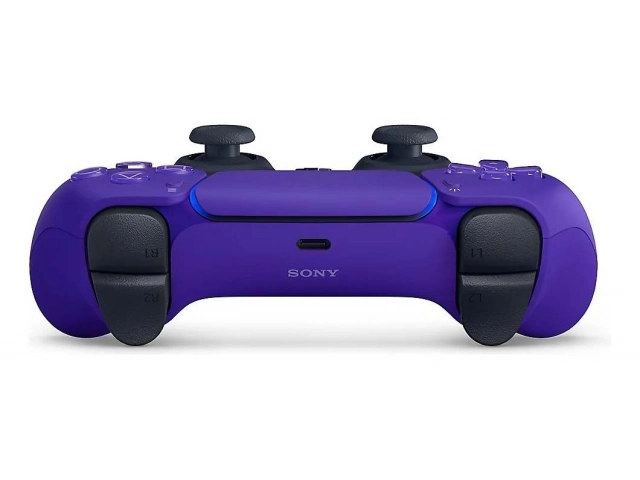 Detalle del vibrante color púrpura y diseño ergonómico del control Sony PS5 DualSense Galactic Purple.