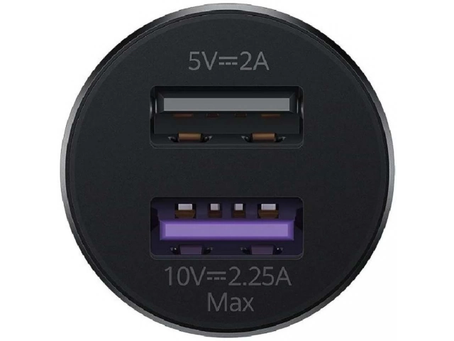 Primer plano del puerto USB del cargador de auto Huawei CP36 original, diseñado para Huawei SuperCharge. Accesorios originales Huawei en Avlis.