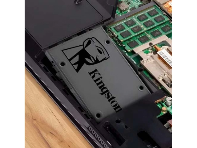 SSD Kingston A400 de 240GB, ofreciendo rendimiento rápido y confiable para mejorar tu computadora. Avlis Uruguay.