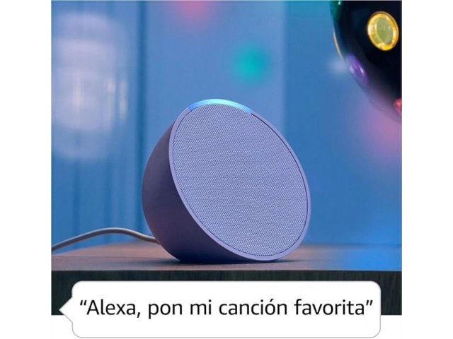 Echo Pop 1ra Generación blanco ubicado en una mesita de noche, ideal para dormitorios y espacios pequeños.