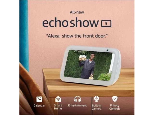 Amazon Echo Show 5 (3ra Gen) Blanco en un hogar en Uruguay, mostrando información útil con Alexa.