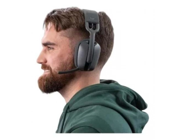 Detalle de las almohadillas de memory foam y el micrófono desmontable con cancelación de ruido de los auriculares Fantech Studio Pro WHG03 Space Gray. Avlis.