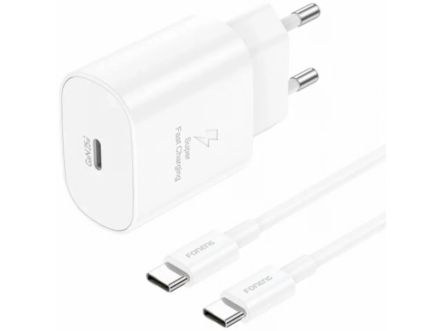 Primer plano del puerto USB-C PD del cargador Foneng EU51 y el cable USB-C a USB-C de alto rendimiento, optimizado para carga de 25W. Accesorios Foneng en Avlis.
