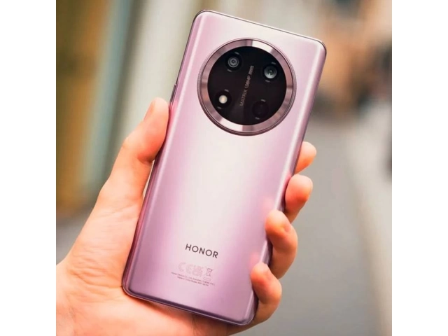 Imagen del Honor Magic 7 Lite de frente y reverso, mostrando el atractivo color púrpura y su construcción.