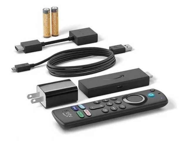 Pantalla de un televisor mostrando la interfaz del Fire TV Stick 4K con aplicaciones como Netflix, Prime Video y YouTube.
