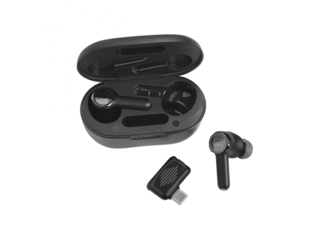 Estuche de carga abierto con los JBL Quantum TWS en color negro.