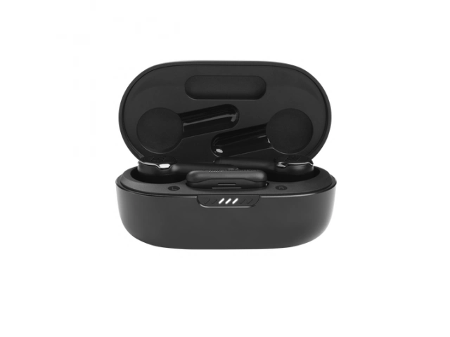 Auriculares JBL Quantum TWS Black vistos de frente, diseño compacto y estilo gamer.