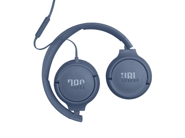 Los auriculares JBL Tune 520BT conectados de forma inalámbrica a un smartphone, ilustrando la tecnología Bluetooth 5.3.