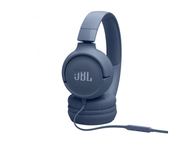 Una persona utilizando los auriculares JBL Tune 520BT, con un efecto visual que sugiere la calidad del sonido Pure Bass.