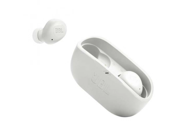 Usuario en Uruguay disfrutando del ajuste cómodo y sonido de los auriculares JBL Wave Buds Blancos.