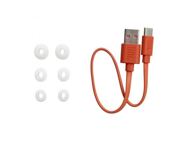 Usuario en Uruguay disfrutando del ajuste cómodo y sonido de los auriculares JBL Wave Buds Blancos.