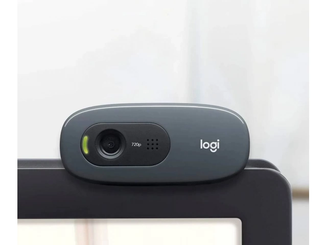 Webcam Logitech C270 HD vista frontal con lente HD y clip de montaje