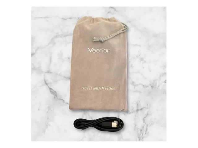 Teclado plegable Meetion BTK001 negro dentro de su funda protectora, ideal para transporte seguro.