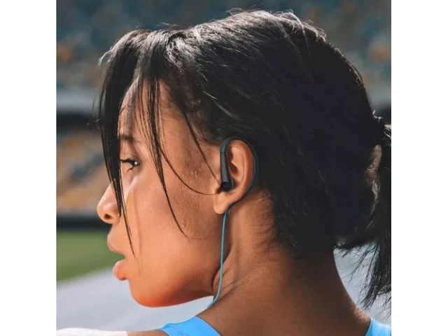 Motorola Pulse Escape  (SH008) en color Azul: Auriculares inalámbricos over-ear con Bluetooth, hasta 20hs de batería, resistencia IP54, diseño plegable y opción de cable auxiliar. Disponibles en Avlis Uruguay