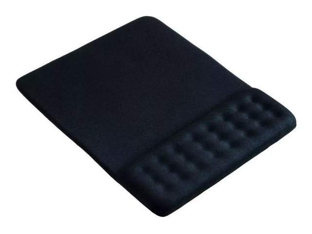 Detalle del apoyo de gel y la superficie de tela suave del mousepad Multilaser, diseñado para la comodidad y precisión. Avlis.