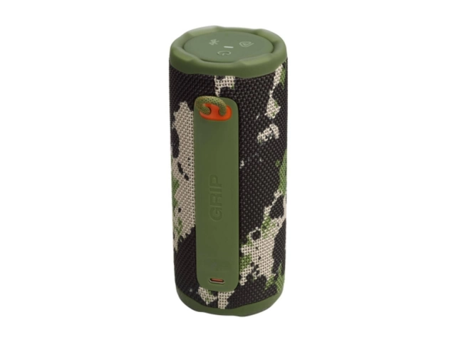 El parlante JBL Grip Squad con dise&ntilde;o camuflaje es indestructible: IP68 (agua/polvo) y a prueba de ca&iacute;das.