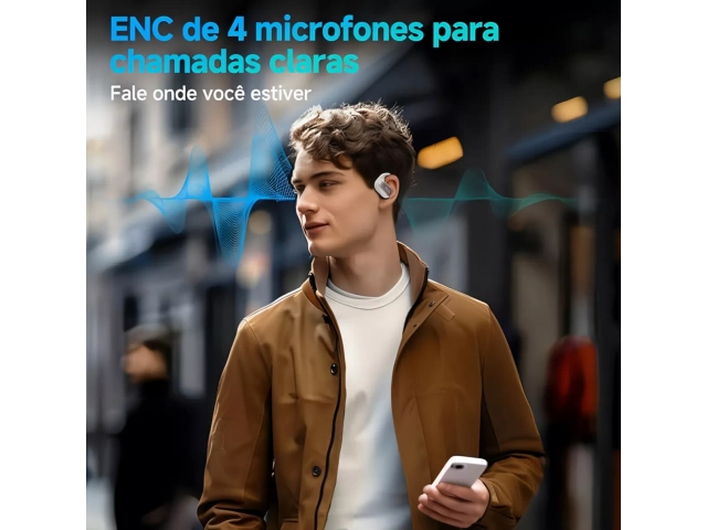 Persona usando los auriculares QCY Crossky GTR blancos, cómodos y estables para actividades físicas