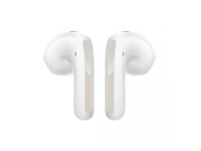 Persona usando los auriculares Xiaomi Redmi Buds 6 Active blancos durante una actividad deportiva, mostrando su ajuste seguro y estilo en Uruguay.