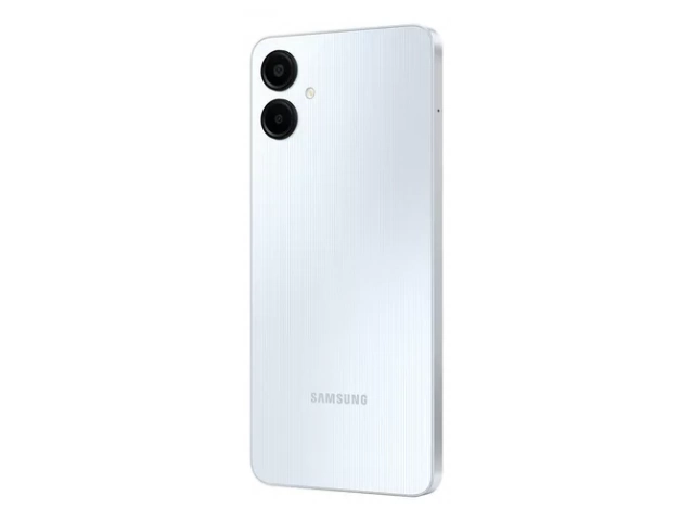 Vista lateral del Samsung Galaxy A06 azul mostrando su delgadez