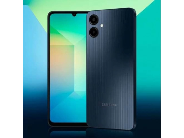 Persona utilizando el smartphone Samsung Galaxy A06 negro en Uruguay para tareas diarias.