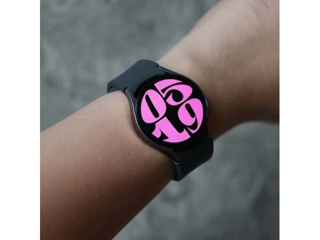Samsung Galaxy Watch 6 (40mm) Grafito en uso durante actividad física, mostrando seguimiento deportivo en Uruguay.