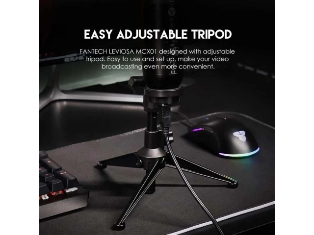 Micrófono Fantech Leviosa MCX01 con iluminación RGB en un setup de streaming o gaming, mostrando su diseño moderno y profesional. Comprá en Avlis Uruguay.
