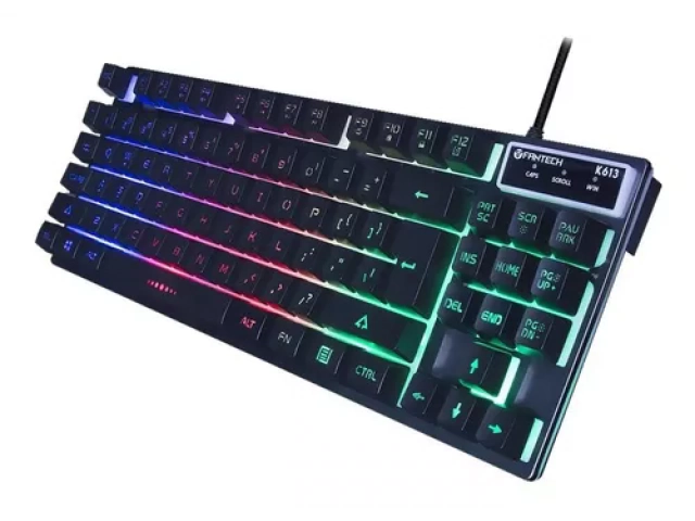 Detalle de la retroiluminación RGB del teclado Fantech K613 TKL II, con múltiples modos de iluminación.