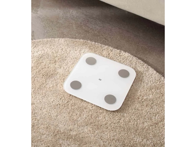 Xiaomi Mi Smart Scale 2 mostrando medición precisa de peso y cálculo de IMC, con sincronización a app. Comprar en Avlis.