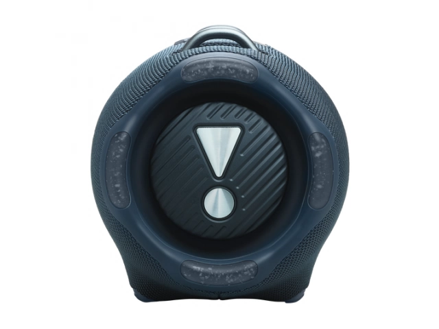 Parlante JBL Xtreme 4 Blue en un escenario de playa, demostrando su certificación IP67 contra agua y polvo.