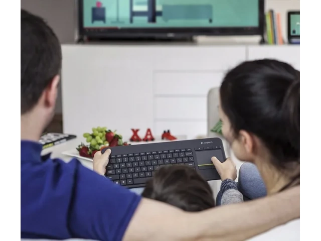 Primer plano del touchpad integrado en el teclado Logitech K400 Plus.