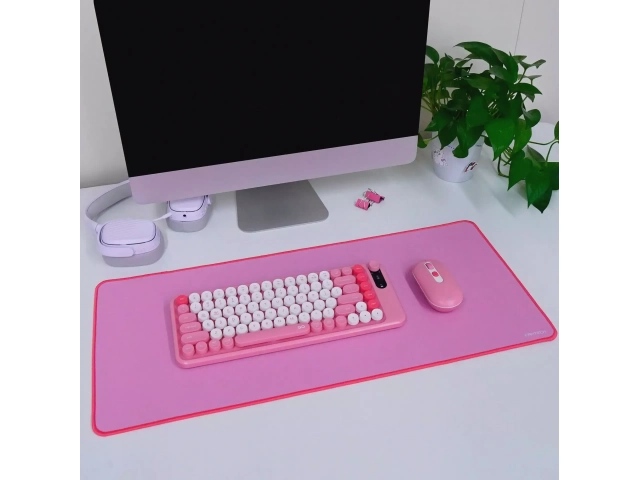 Mousepad Fantech MP70 en color Pink. Superficie de alta precisi&oacute;n para gaming, base de goma antideslizante y bordes reforzados. &iexcl;Estilo y control total en 2026!